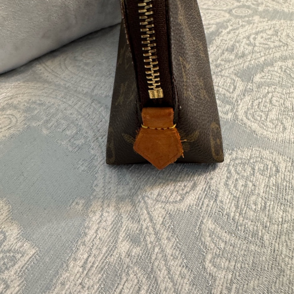 Louis Vuitton Monogram Cosmetic Bag / Pouch - Picture 7 of 10